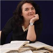 Cantante lirica soprano impartisce lezione di tecnica vocale e di interpretazione di musica operistica e da camera